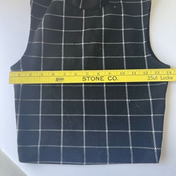 Hollister Black Window Pane Check Crop Top - Picture 3 of 7